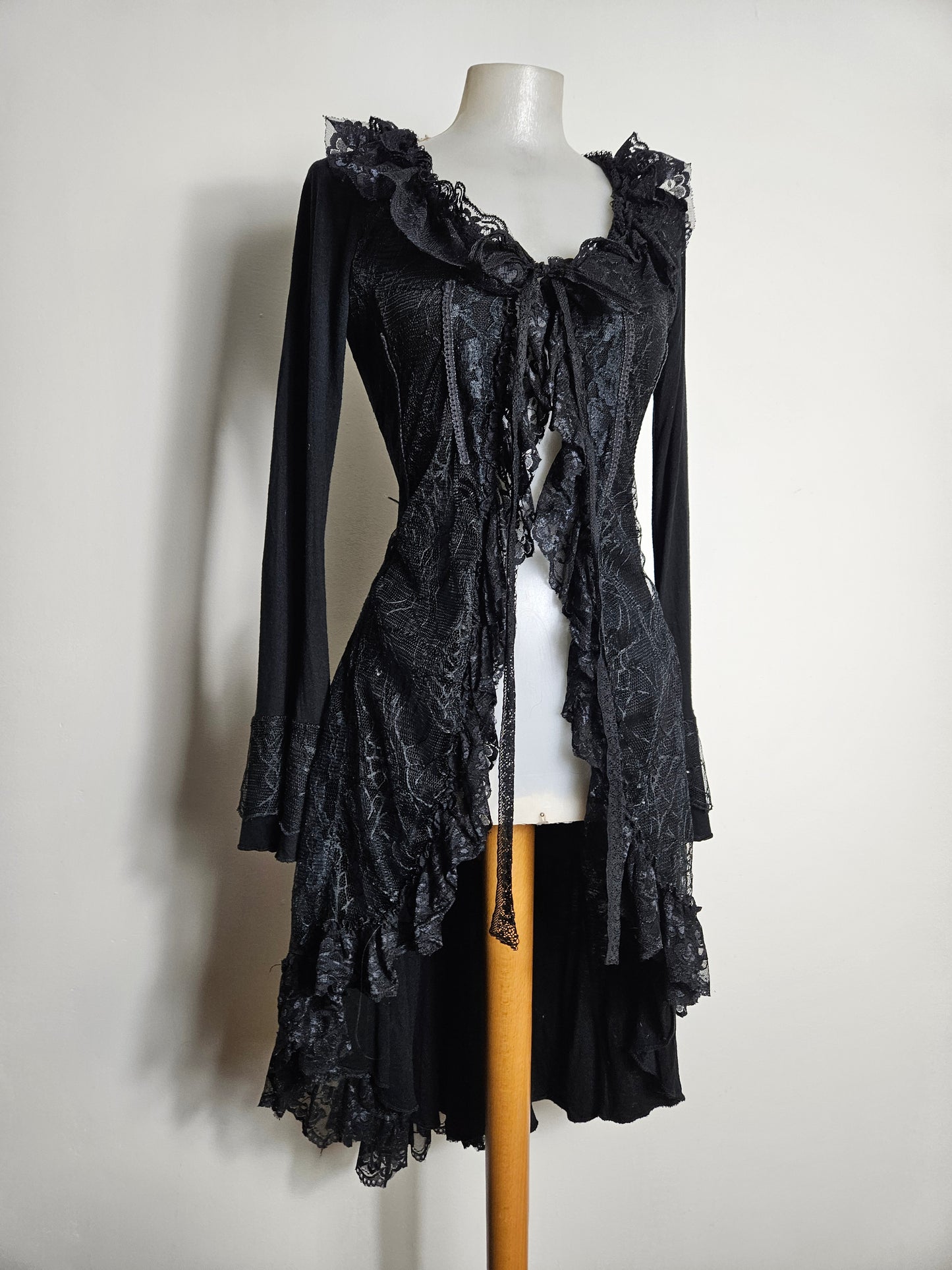 Cardigan long dentelle et laçage