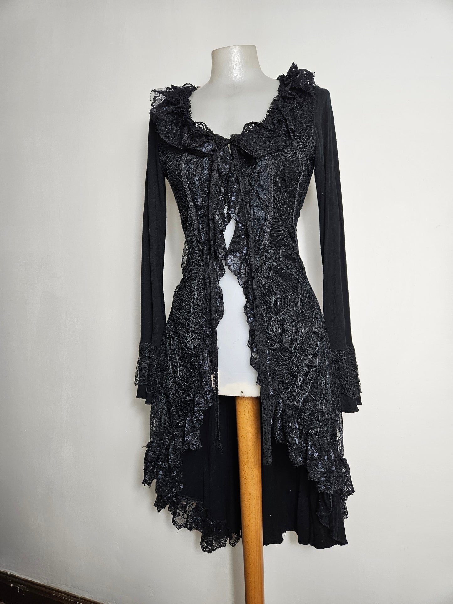 Cardigan long dentelle et laçage