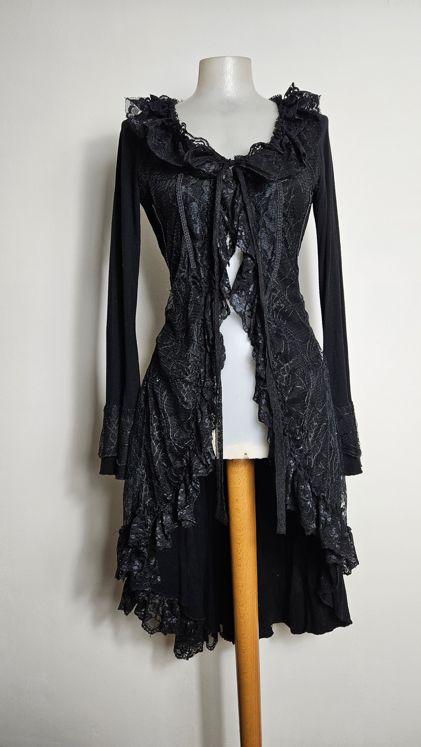 Cardigan long dentelle et laçage