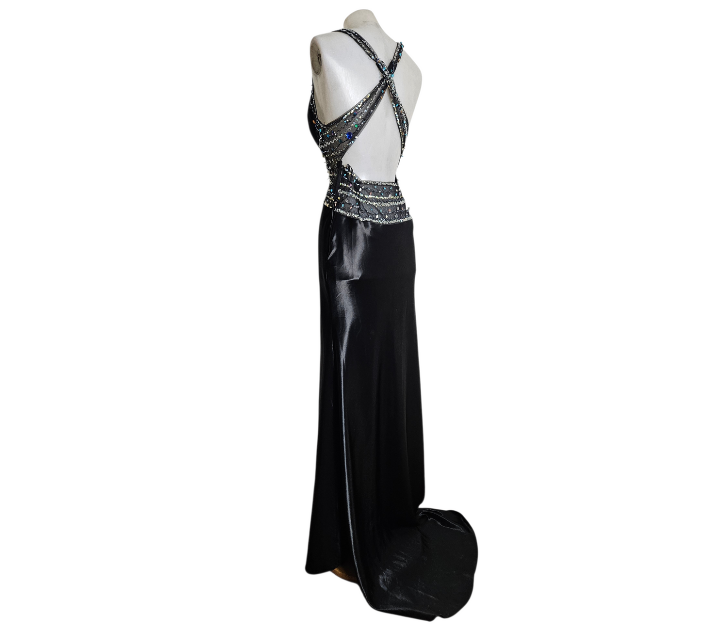 Robe dos nu noire en satin détails perles