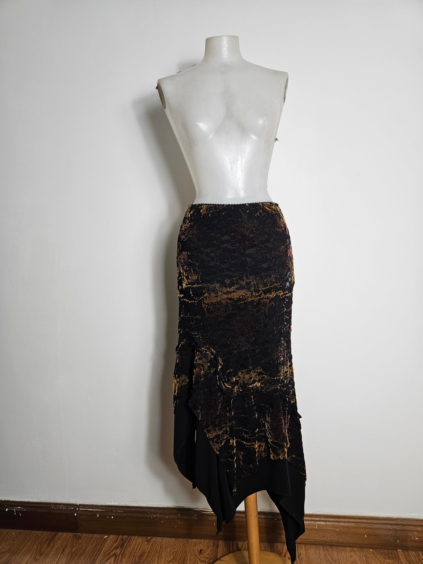 Jupe asymétrique motif velours