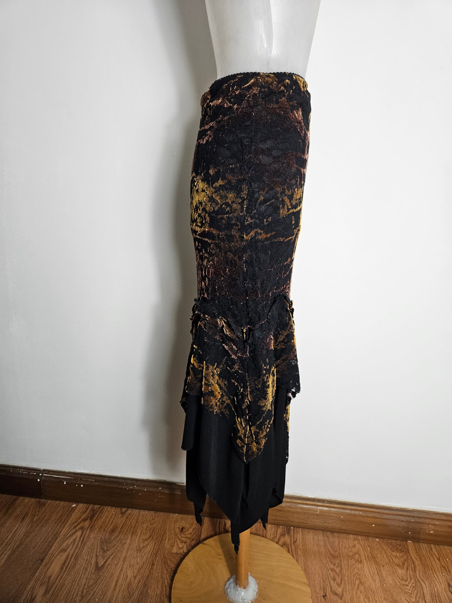 Jupe asymétrique motif velours