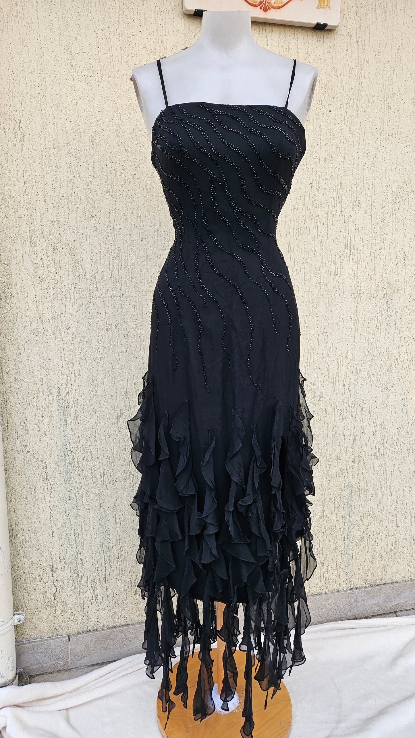 Vestido negro de seda bordado