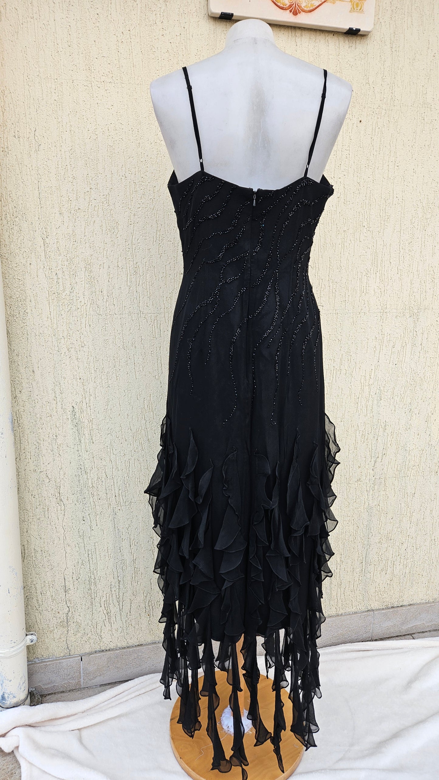 Vestido negro de seda bordado