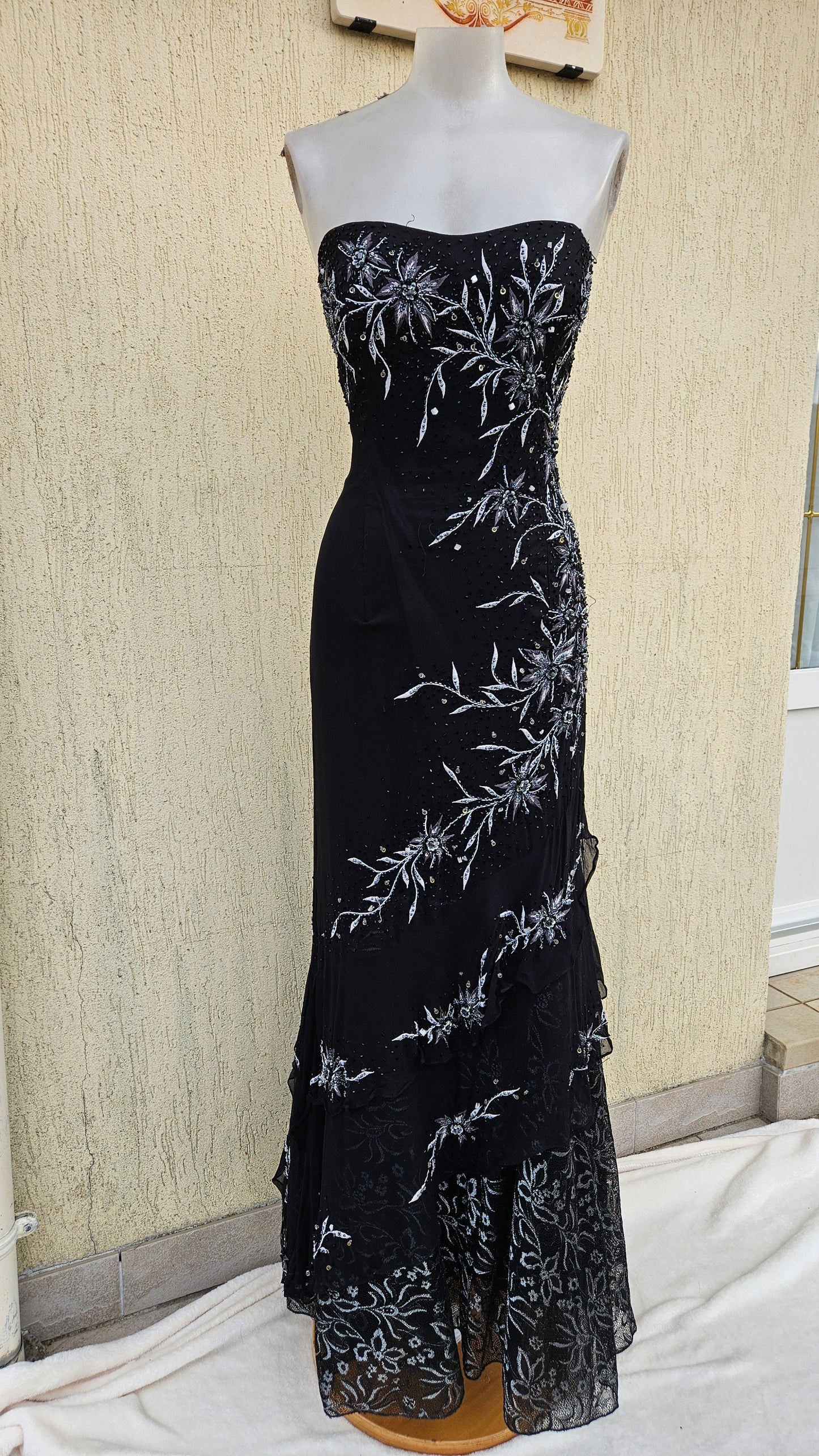 Robe en soie brodée Yve LONDON