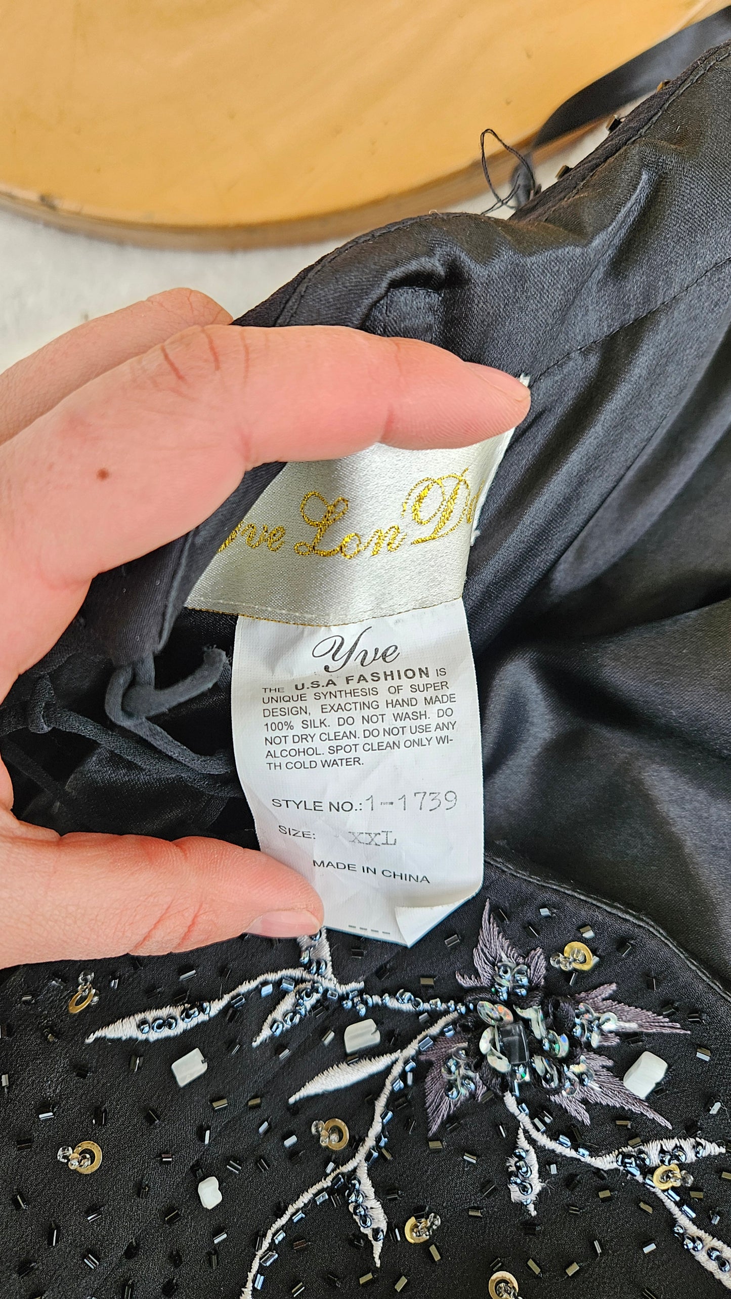 Robe en soie brodée Yve LONDON