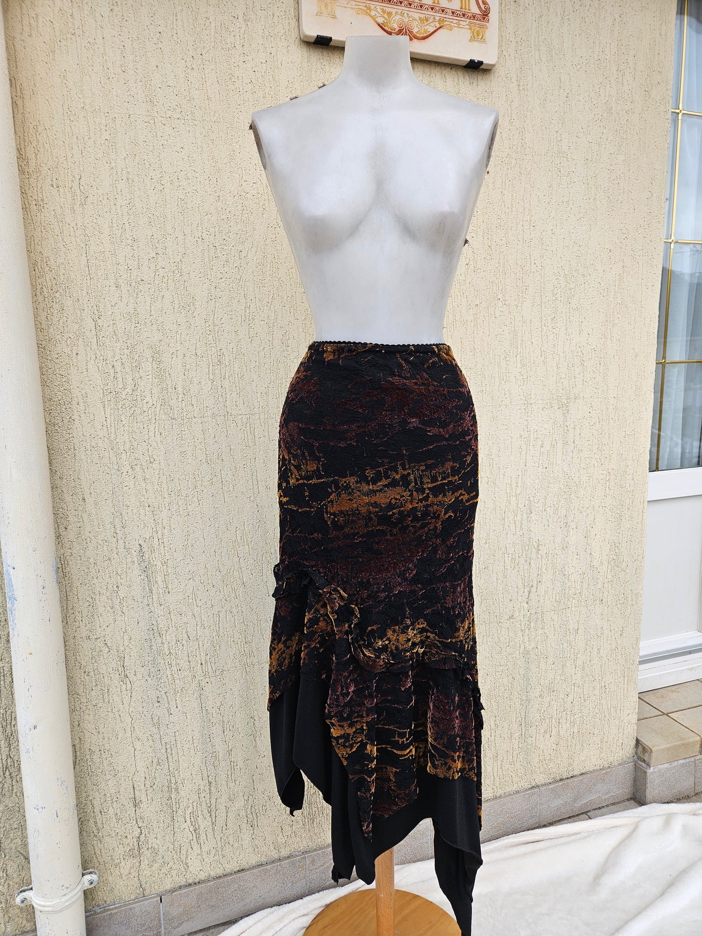 Jupe asymétrique motif velours