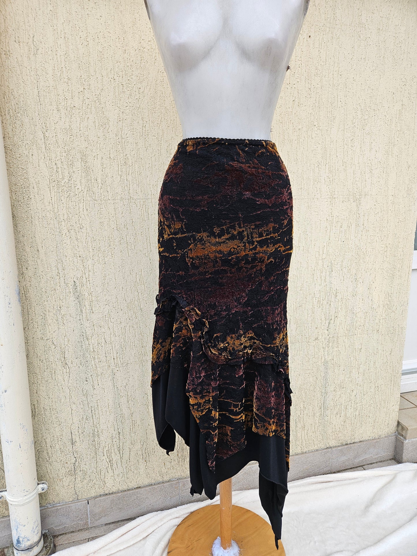 Jupe asymétrique motif velours