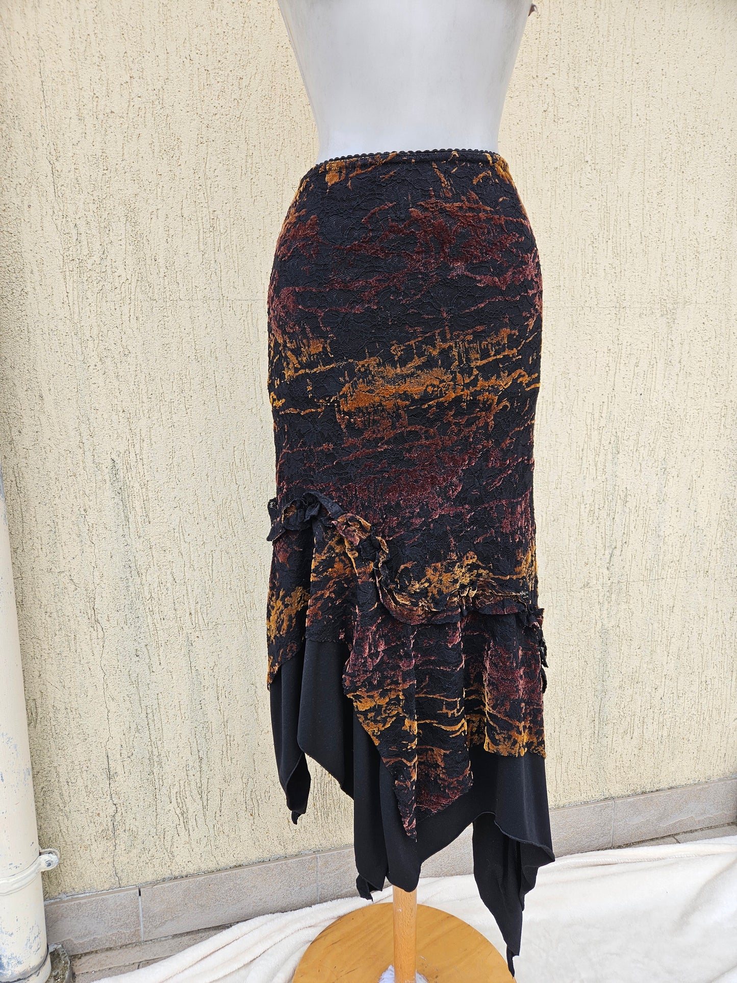 Jupe asymétrique motif velours