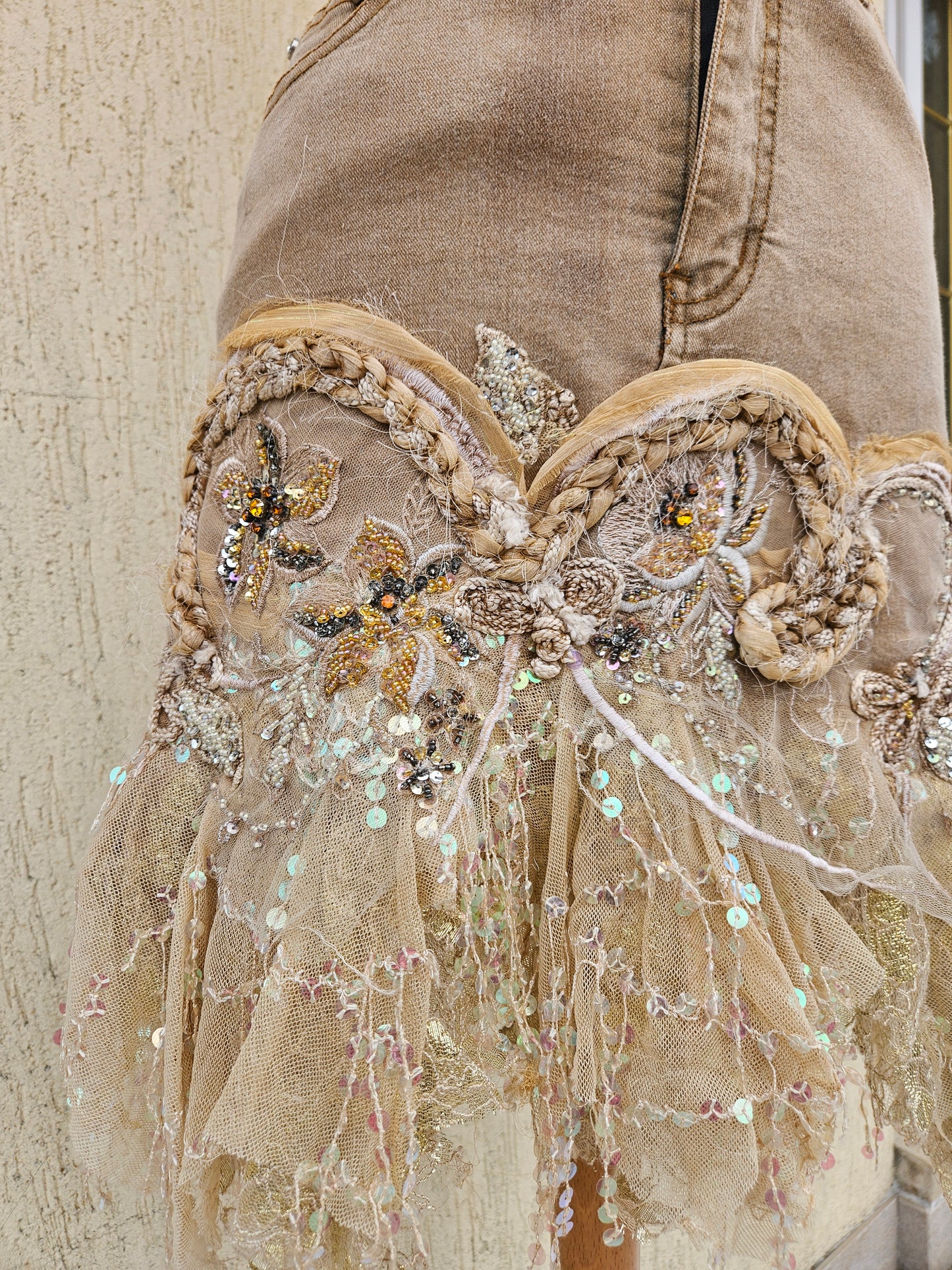 Jupe en denim brodée