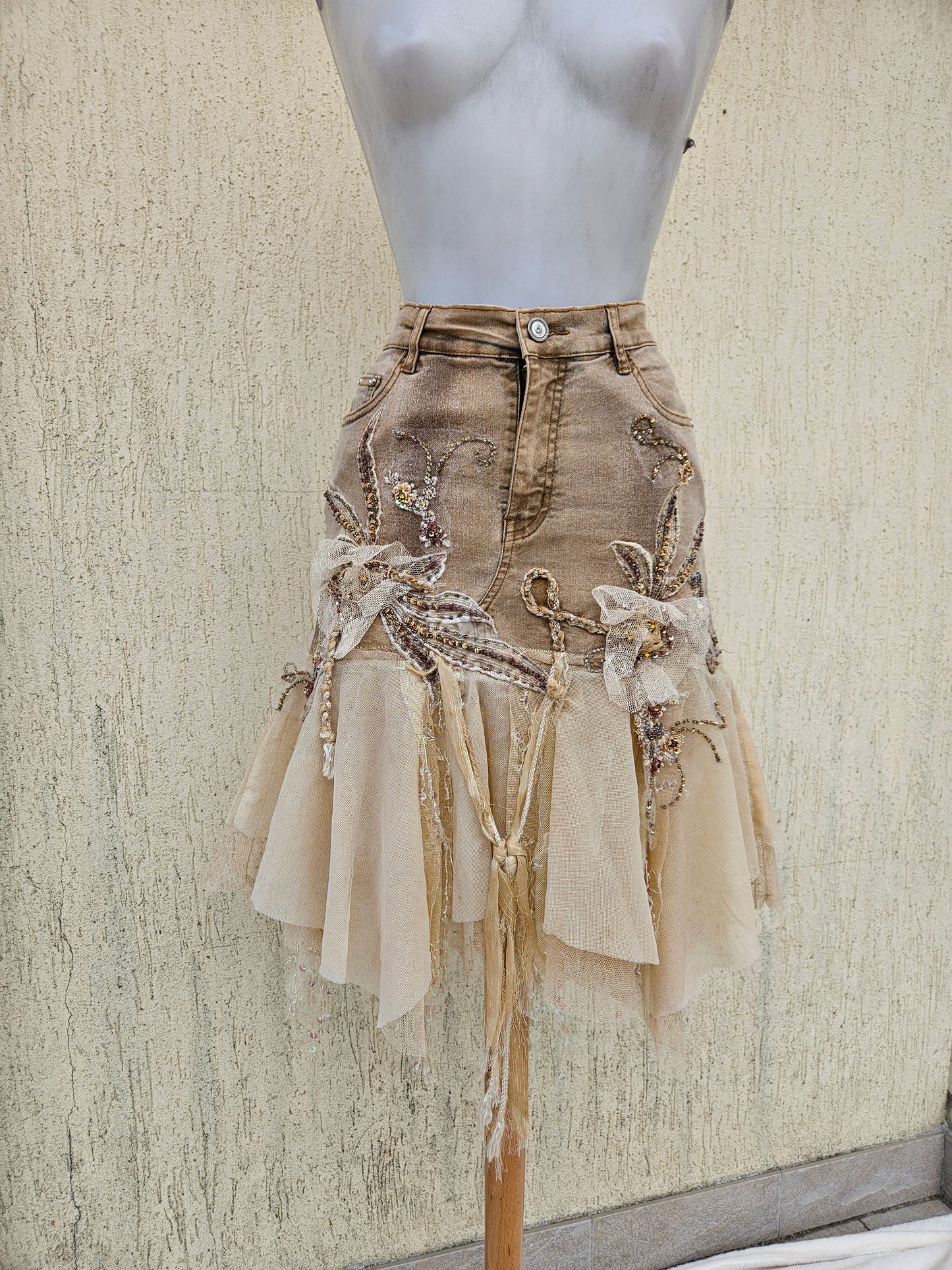 Embroidered denim skirt