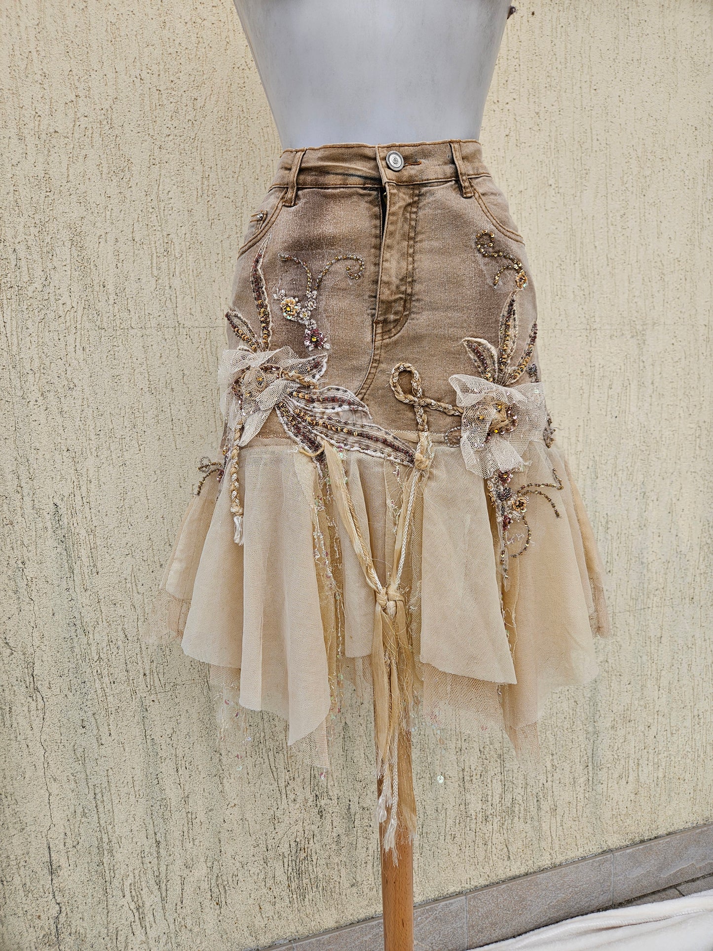 Embroidered denim skirt