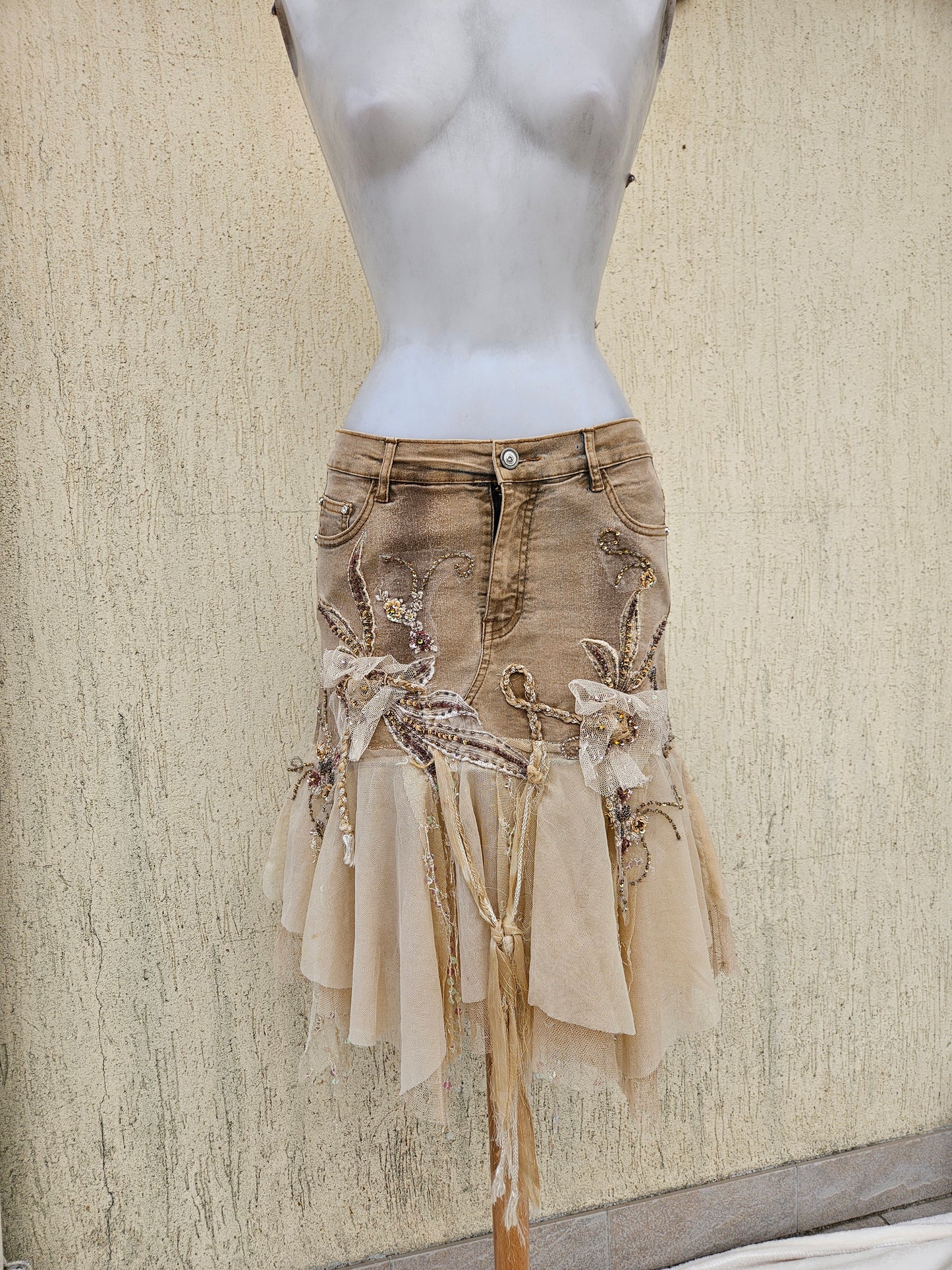 Embroidered denim skirt