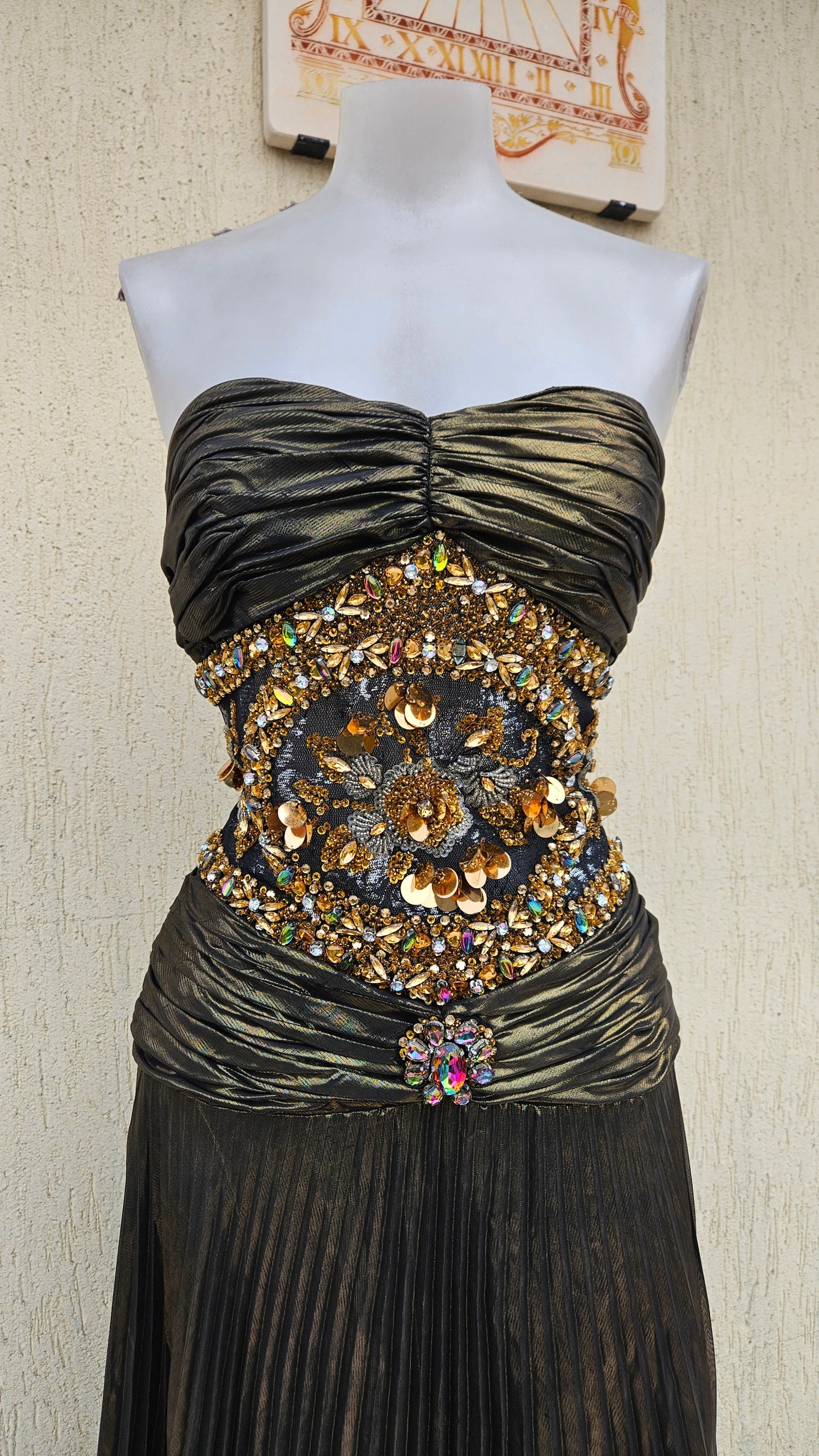 Robe maxi avec broderies de perles et sequins