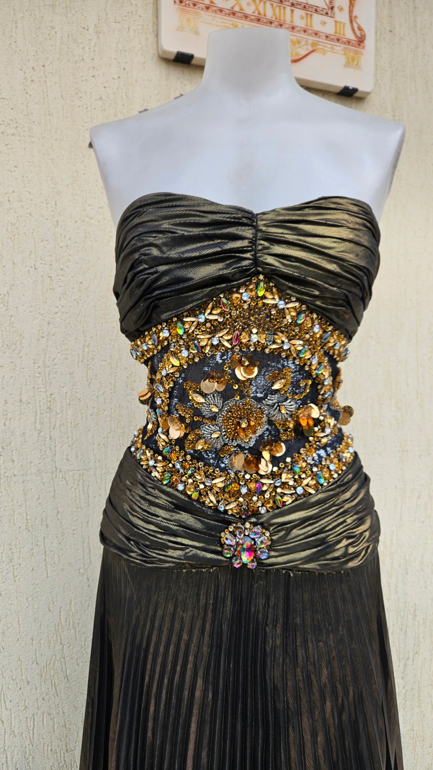 Robe maxi avec broderies de perles et sequins