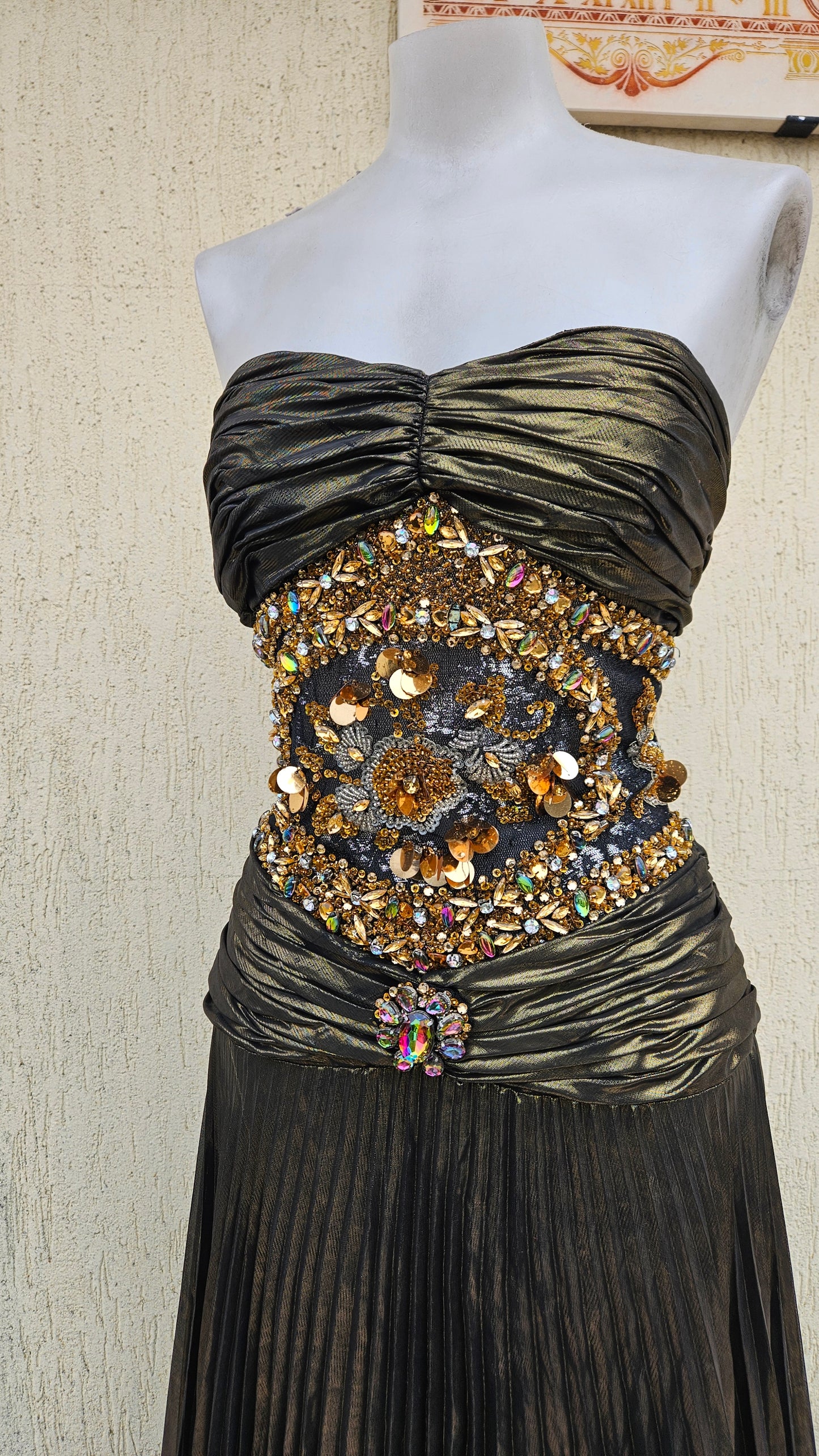 Robe maxi avec broderies de perles et sequins