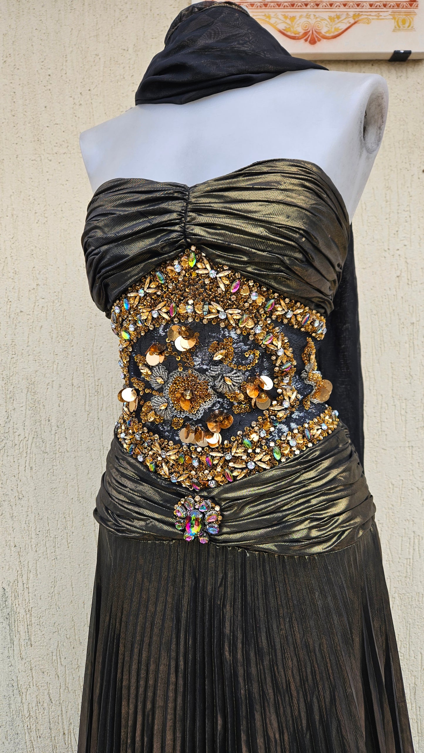 Robe maxi avec broderies de perles et sequins