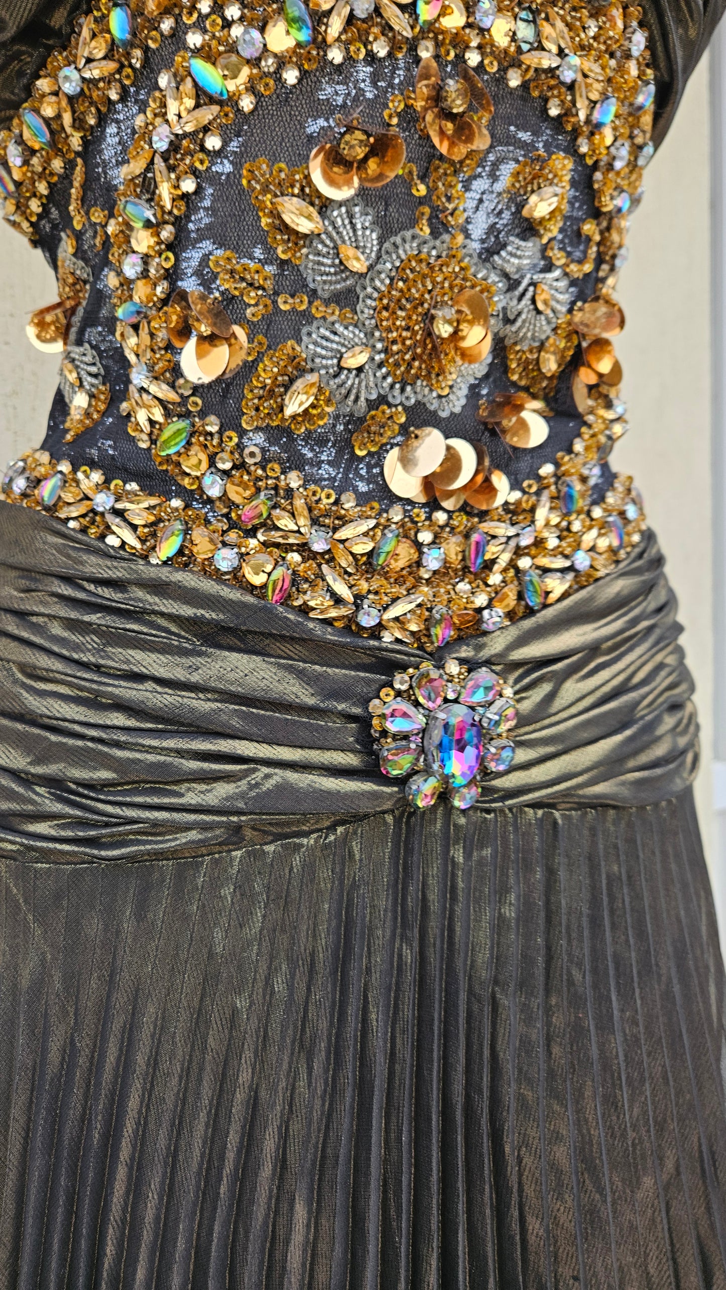 Robe maxi avec broderies de perles et sequins