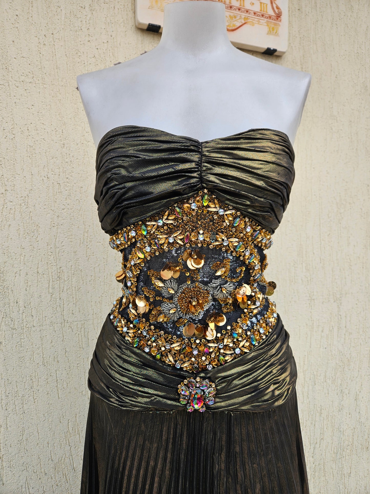 Robe maxi avec broderies de perles et sequins