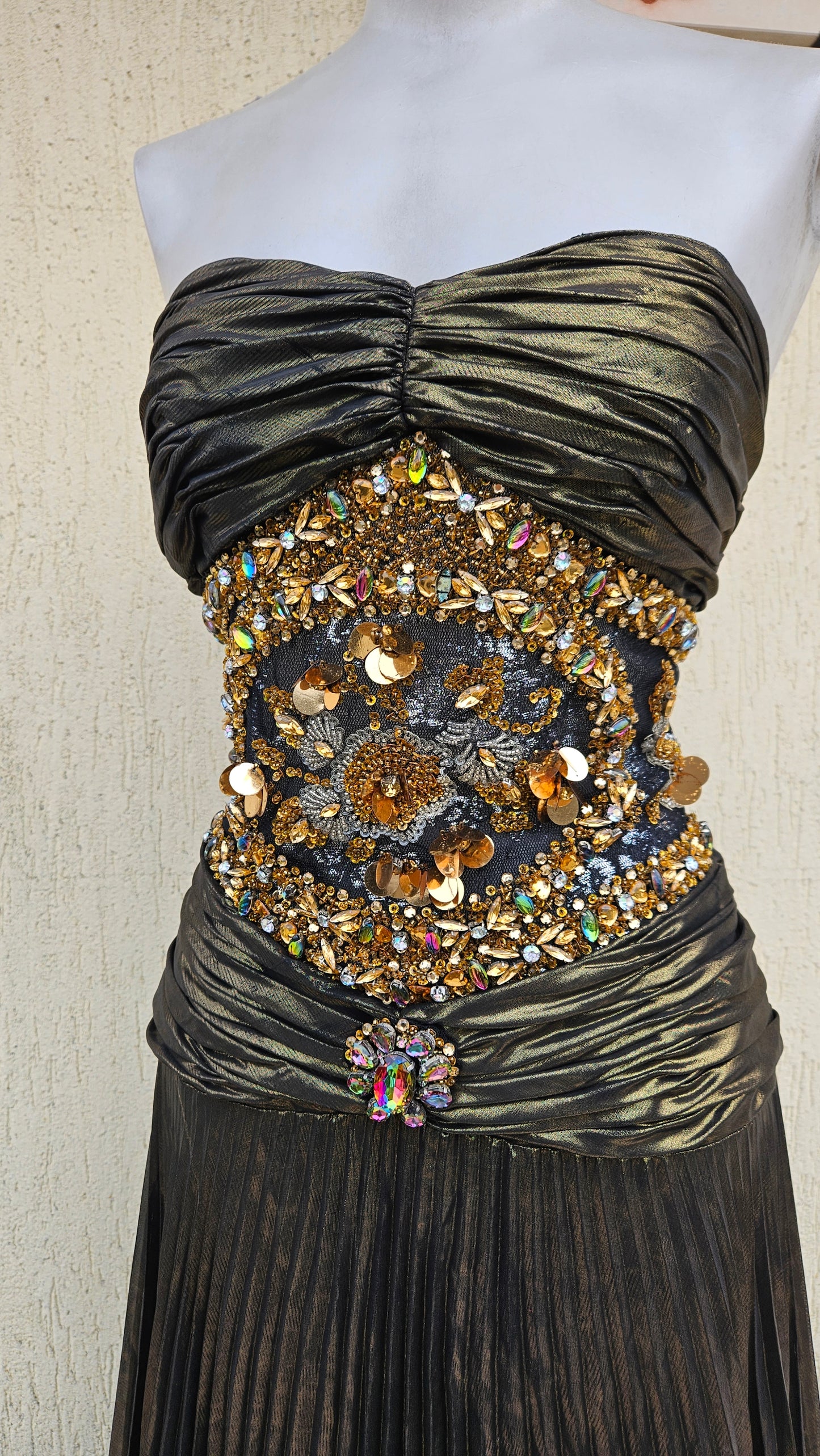 Robe maxi avec broderies de perles et sequins