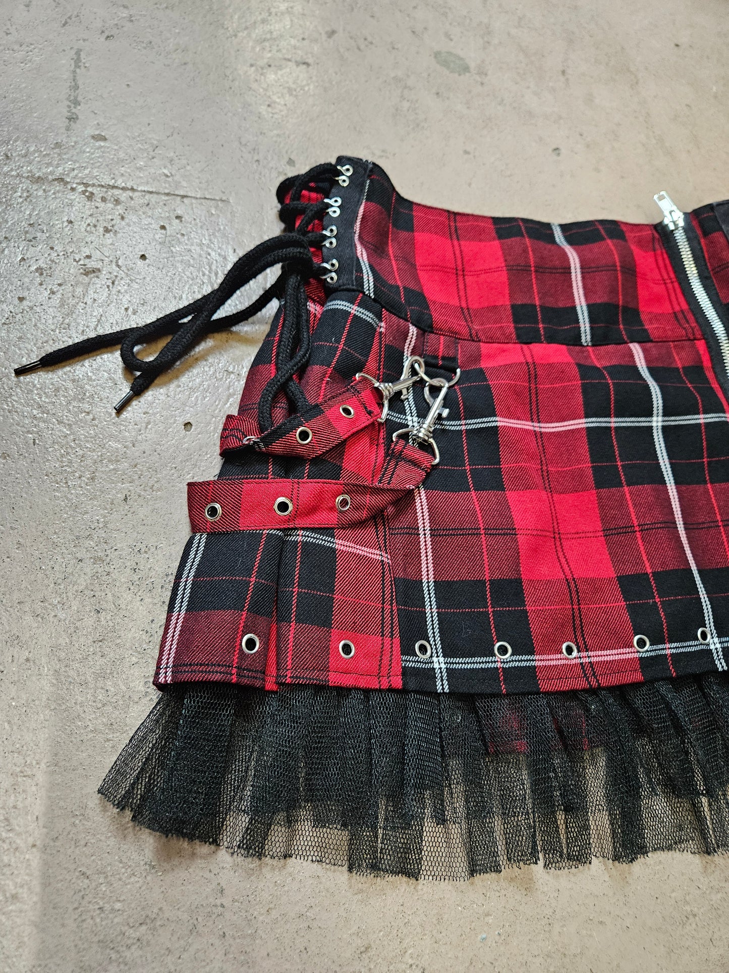 Mini jupe tartan à sangles