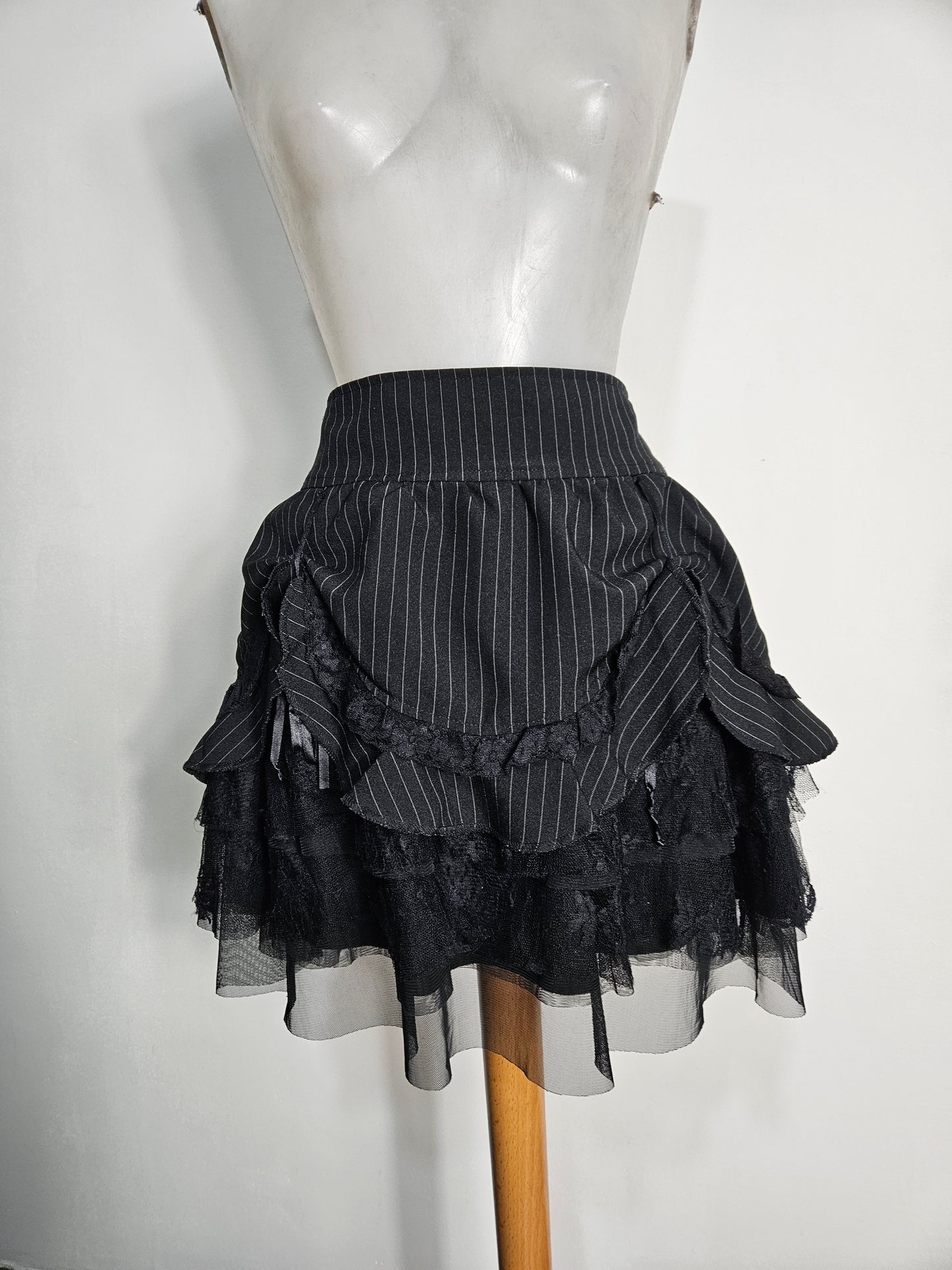 Jupe rayé asymétrique avec dentelle