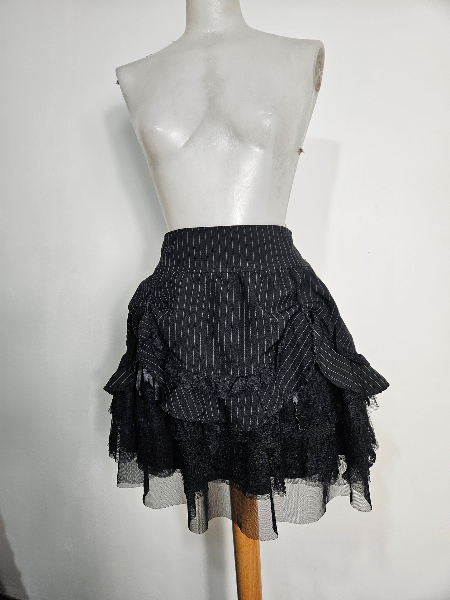 Jupe rayé asymétrique avec dentelle