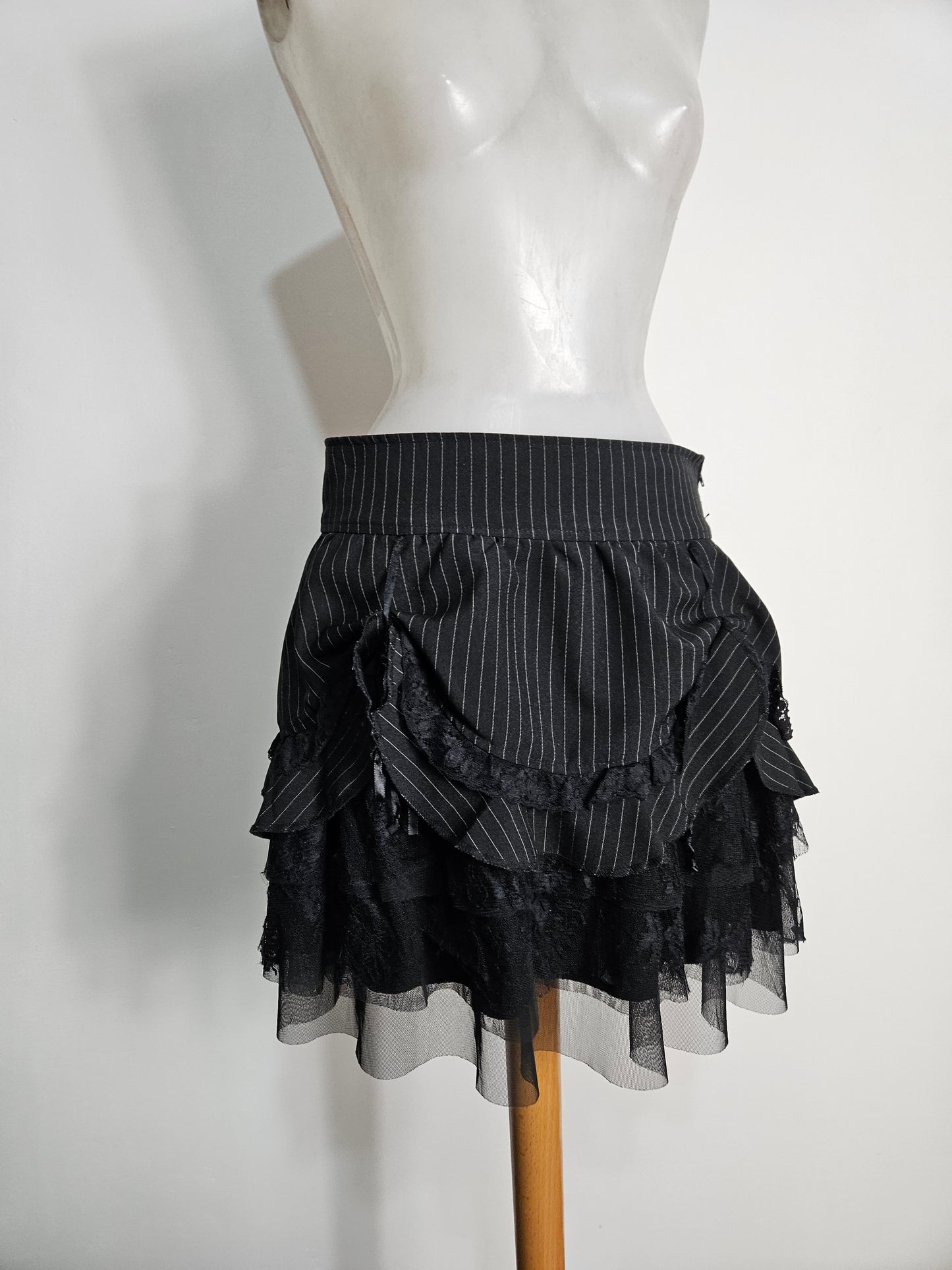 Jupe rayé asymétrique avec dentelle