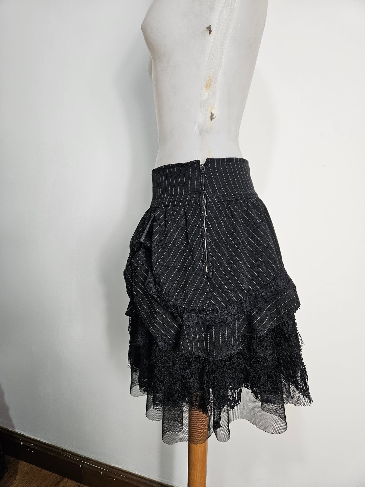 Jupe rayé asymétrique avec dentelle