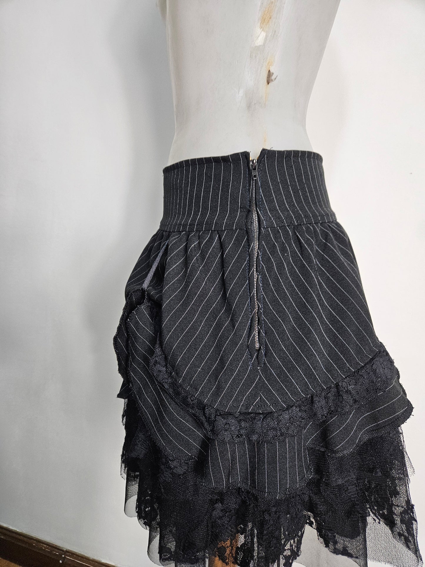 Jupe rayé asymétrique avec dentelle