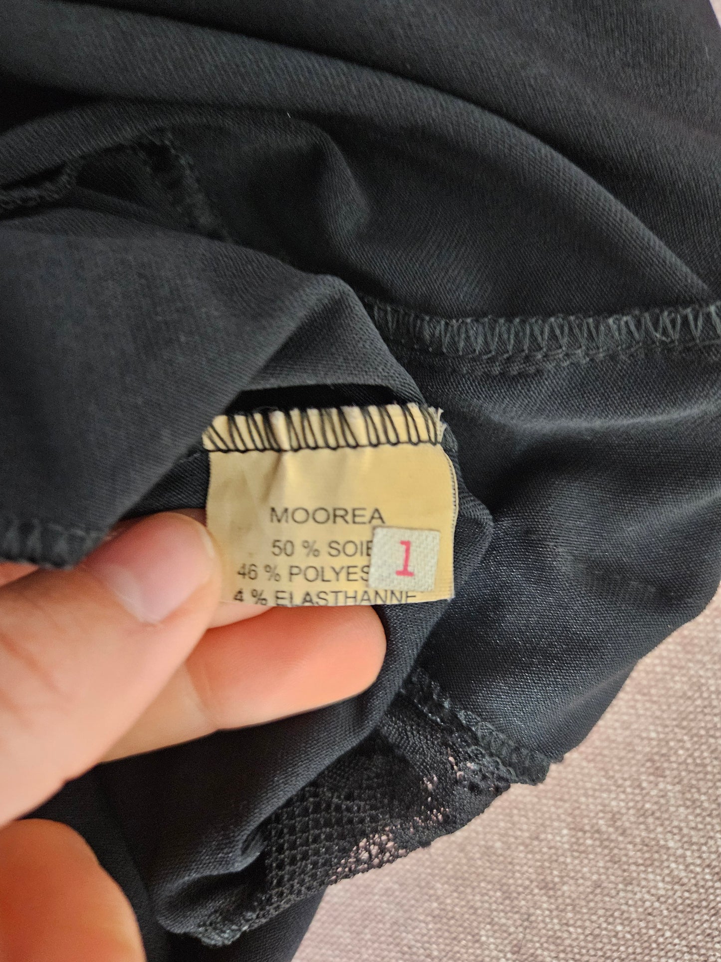 Robe dos nu asymétrique détails dentelle