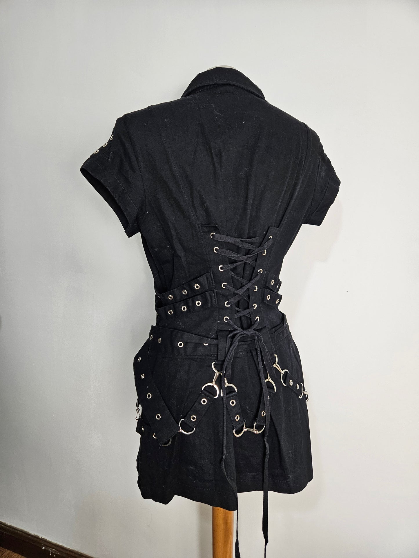 Minivestido de tirantes y cordones