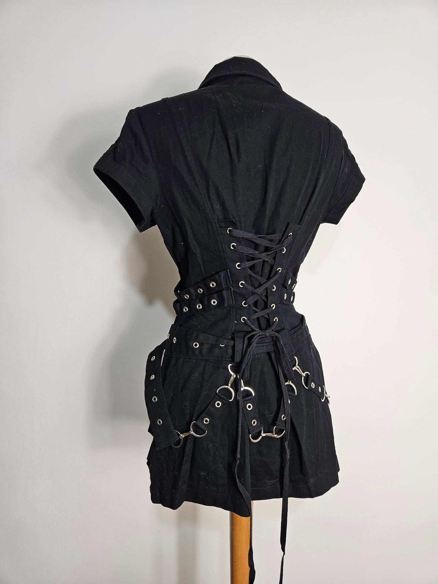 Minivestido de tirantes y cordones