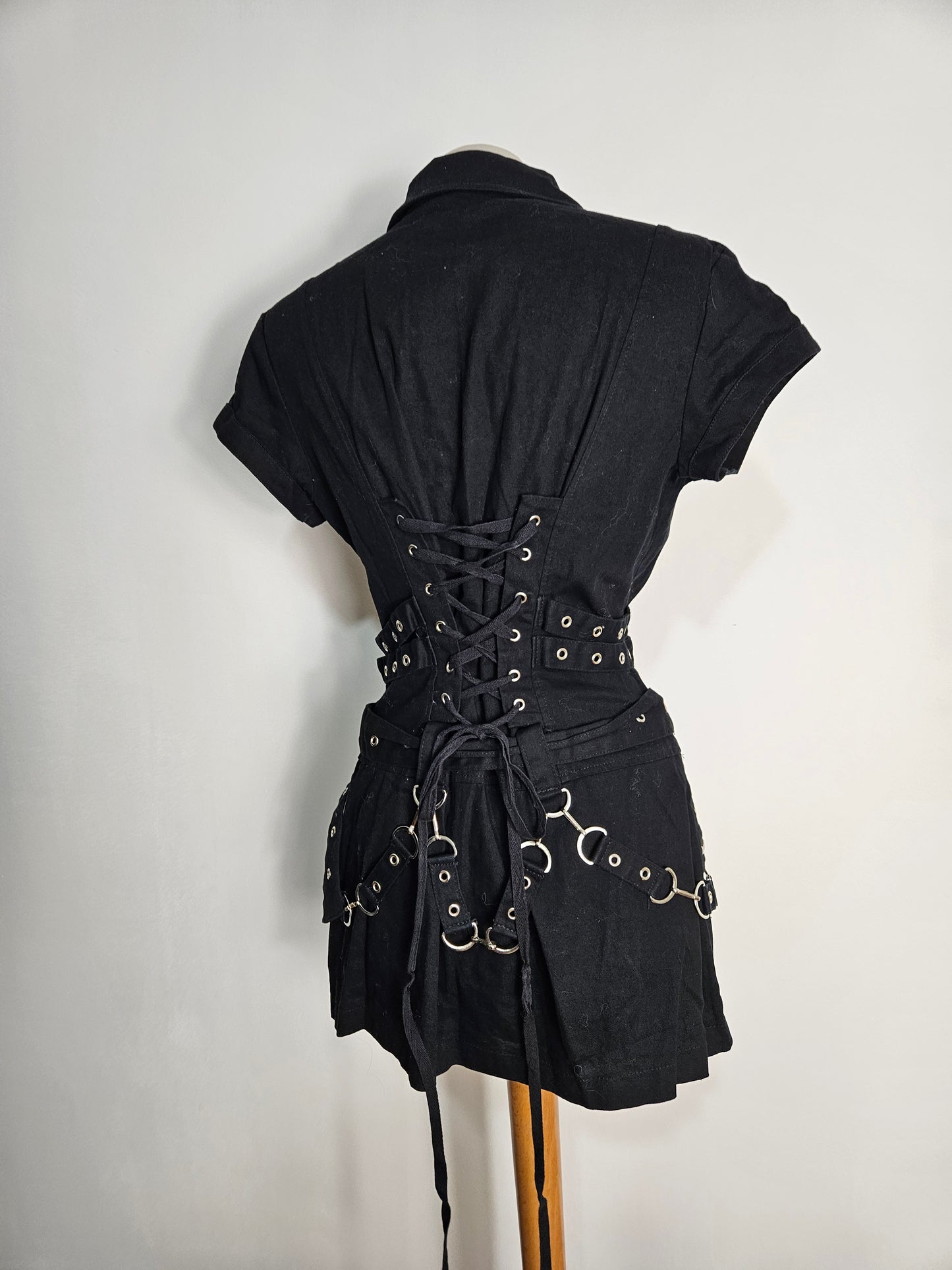 Minivestido de tirantes y cordones
