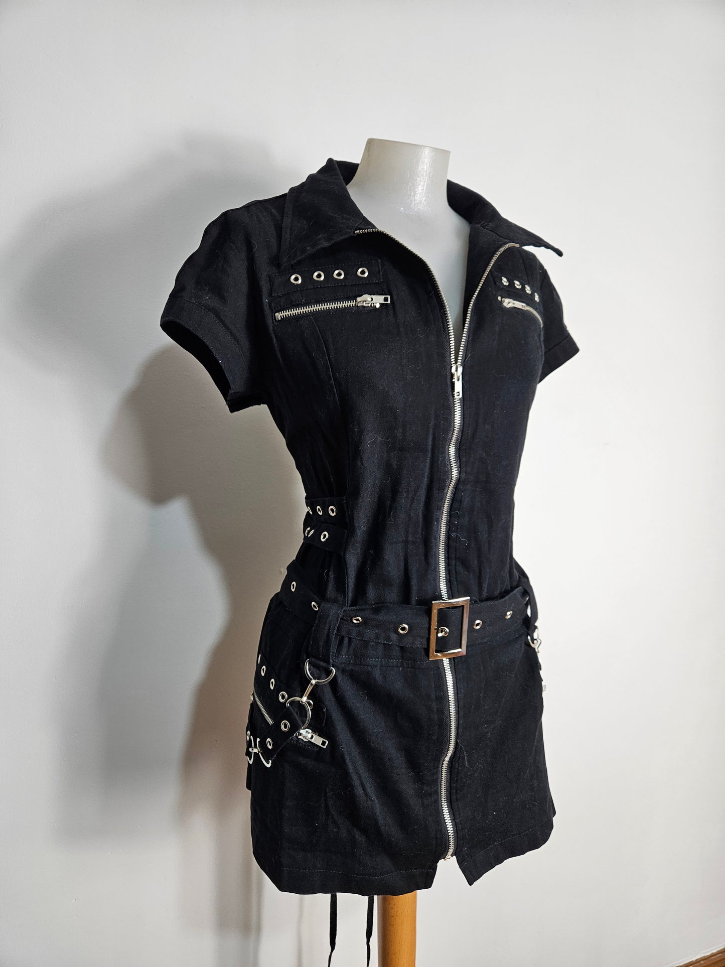 Minivestido de tirantes y cordones