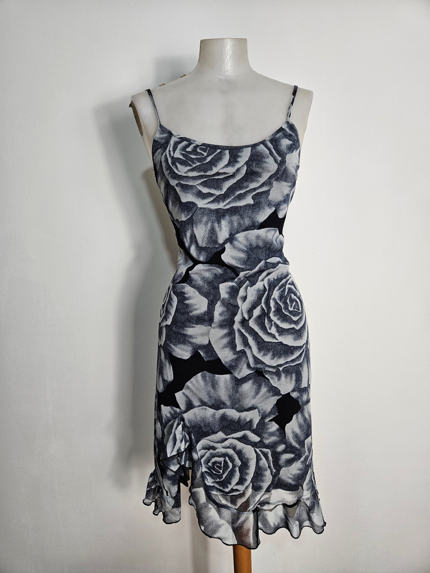 Robe en voile fleuri gris et noir