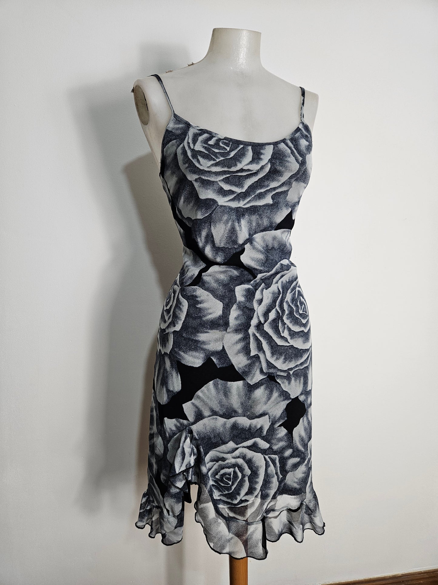 Robe en voile fleuri gris et noir
