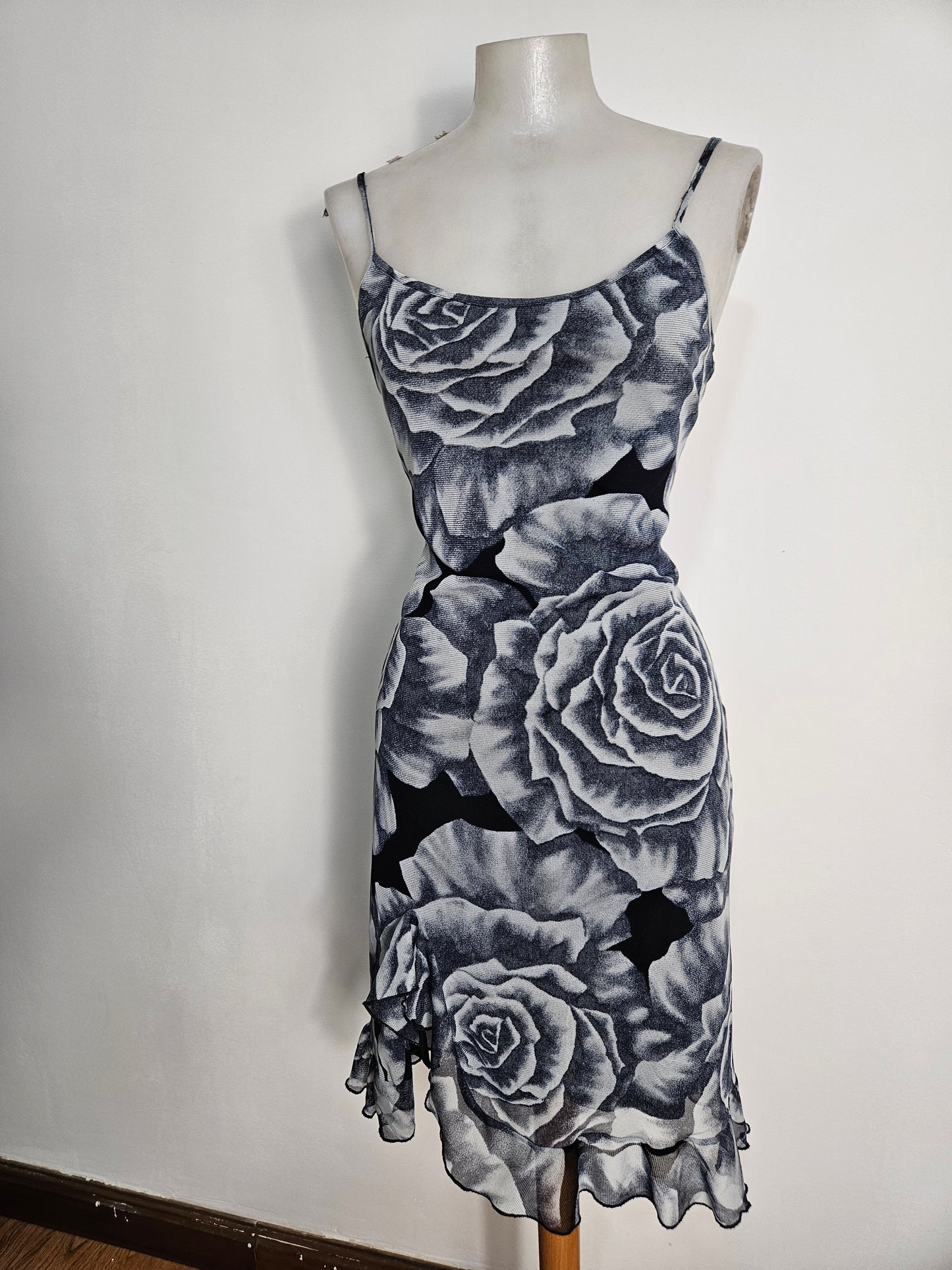 Robe en voile fleuri gris et noir
