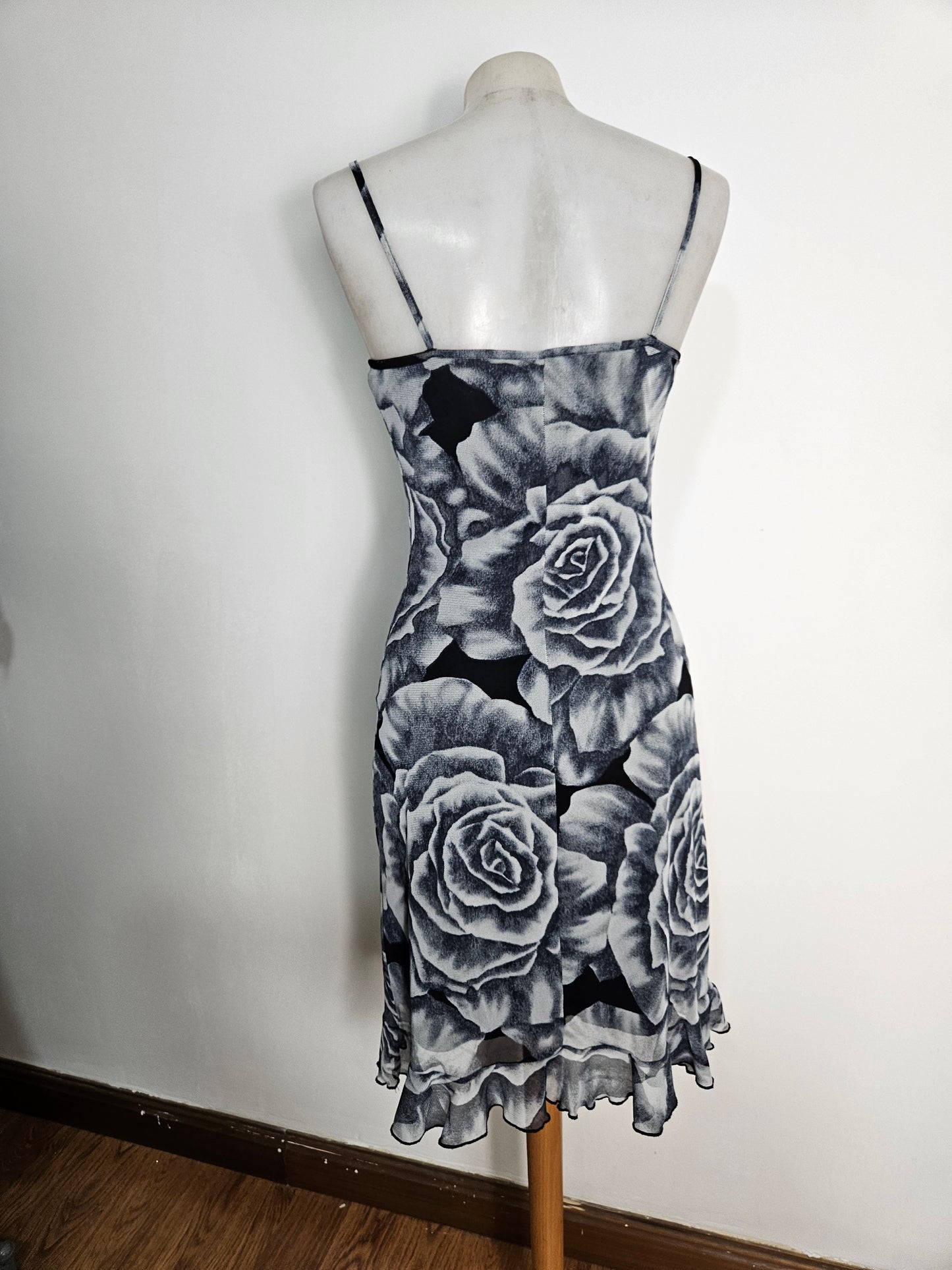 Robe en voile fleuri gris et noir