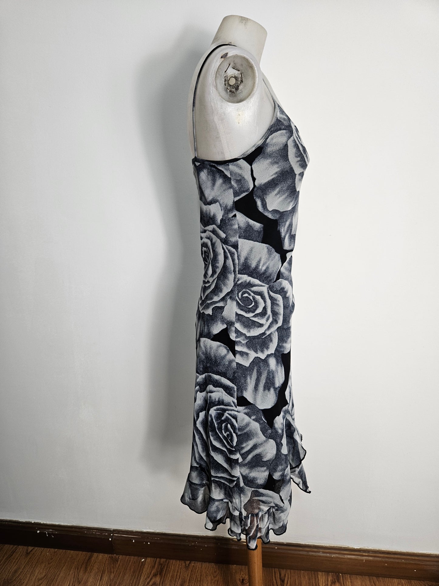 Robe en voile fleuri gris et noir