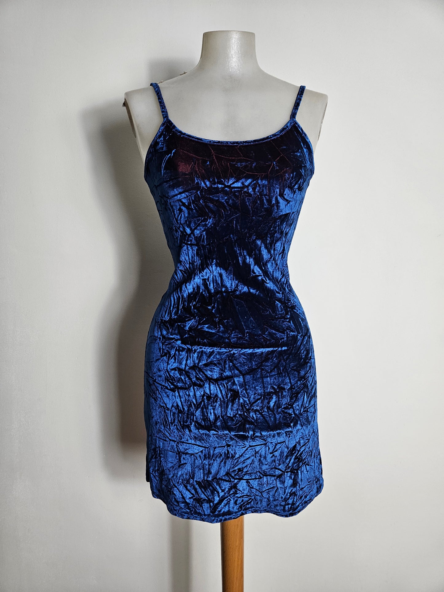 Robe velours froissée bleu et rouge