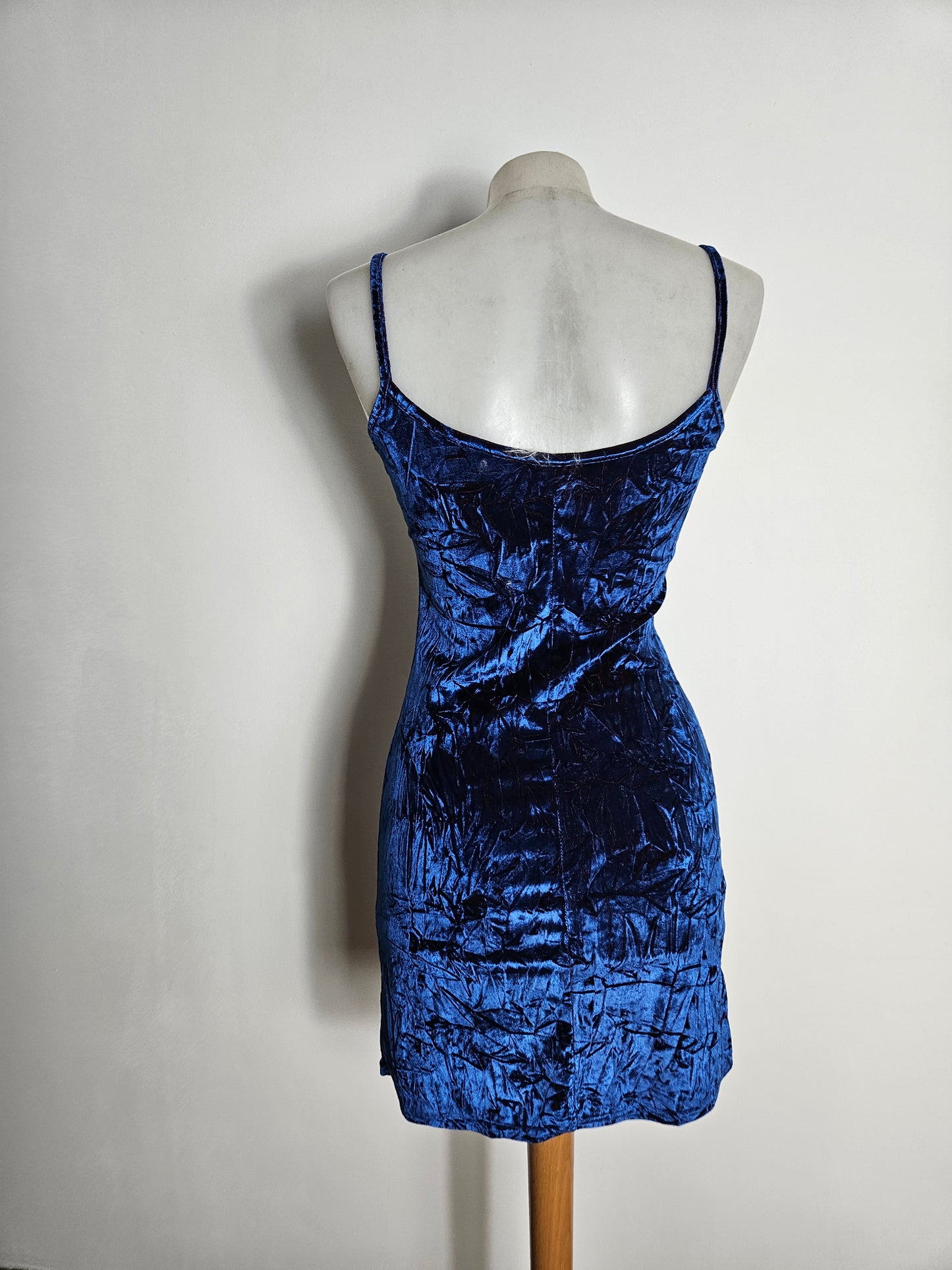 Robe velours froissée bleu et rouge