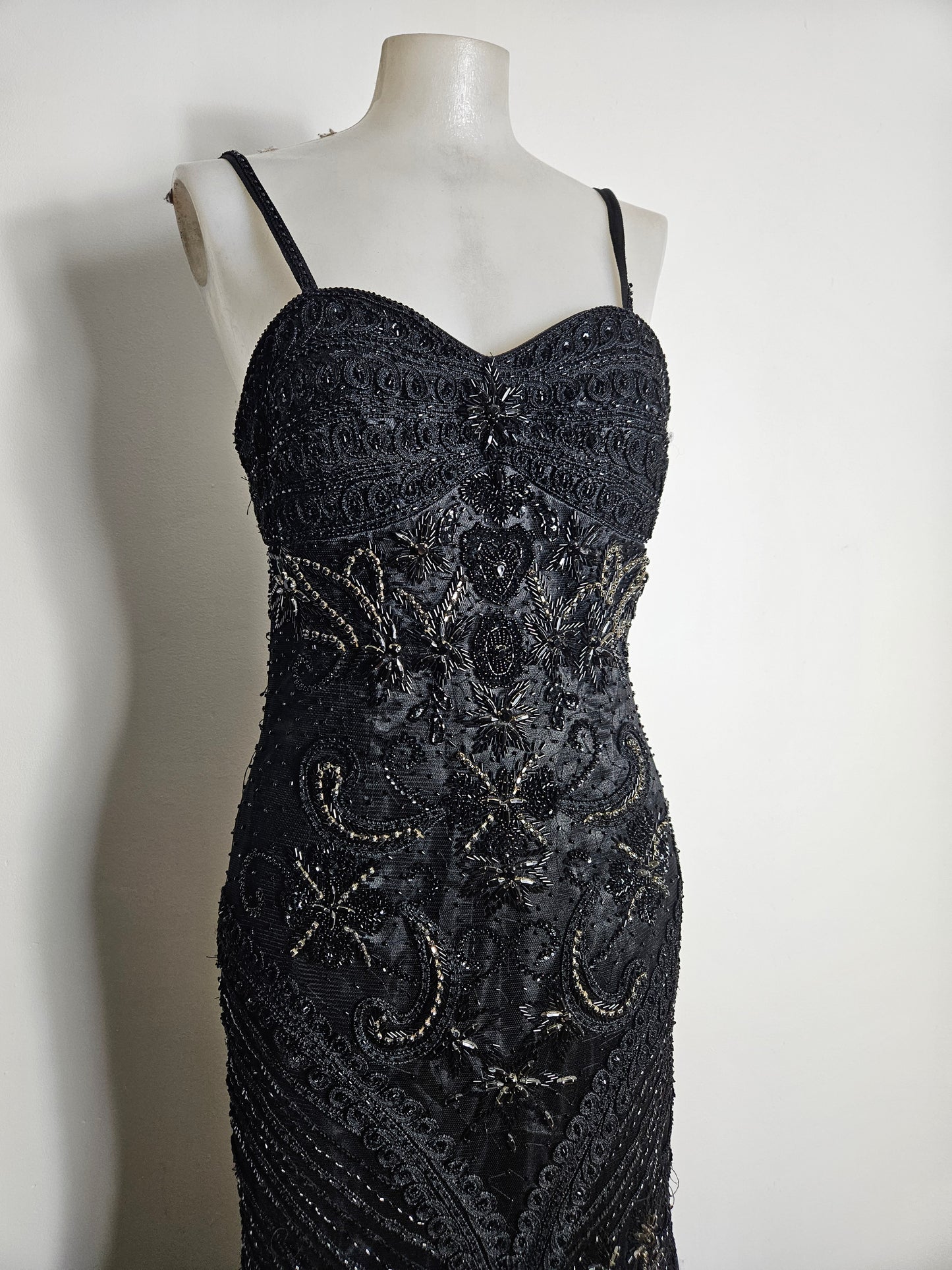 Robe maxi noire brodée