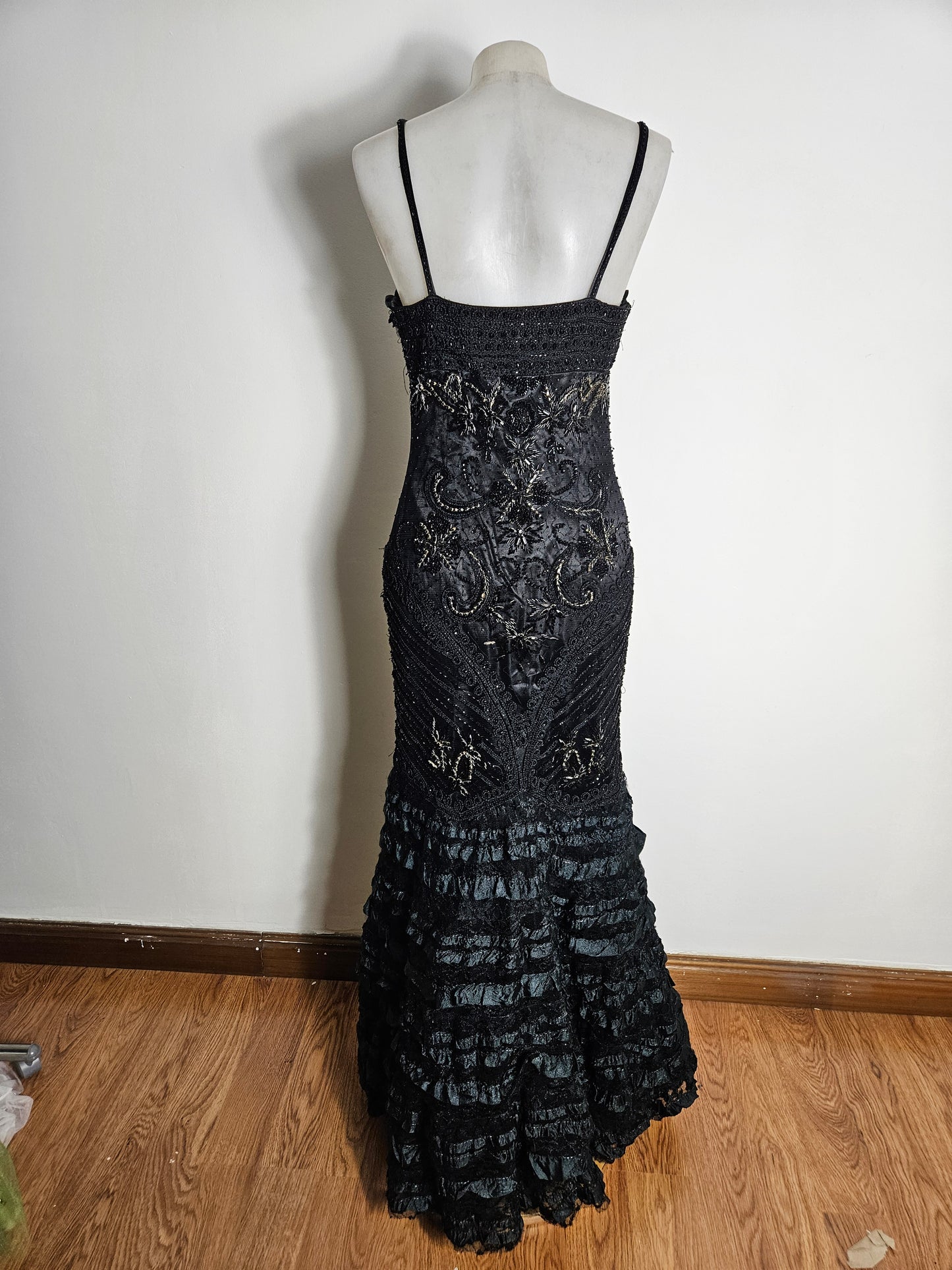 Robe maxi noire brodée