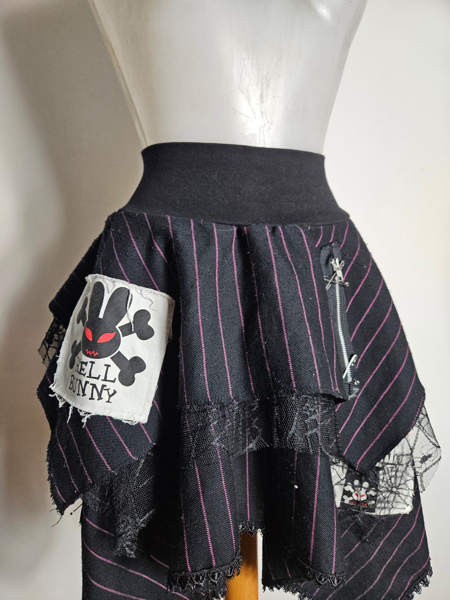 Jupe asymétrique à patch