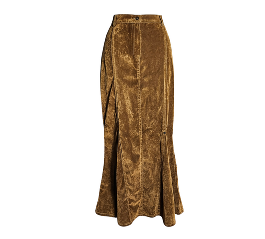 Vintage brown suede-effect maxi skirt with a fitted high-waist cut and flared hem, soft texture and 90s earthy aesthetic.