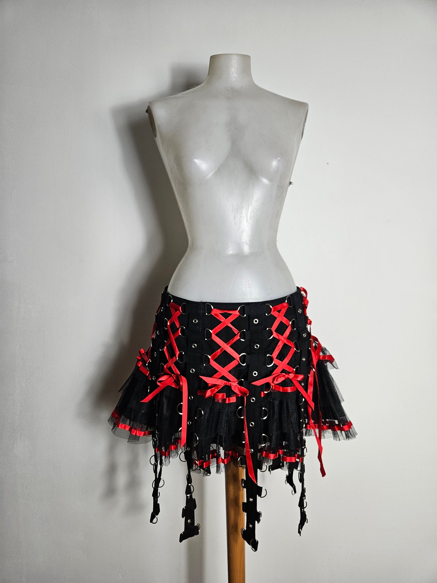 Chai Skirt Hell bunny rouge et noire