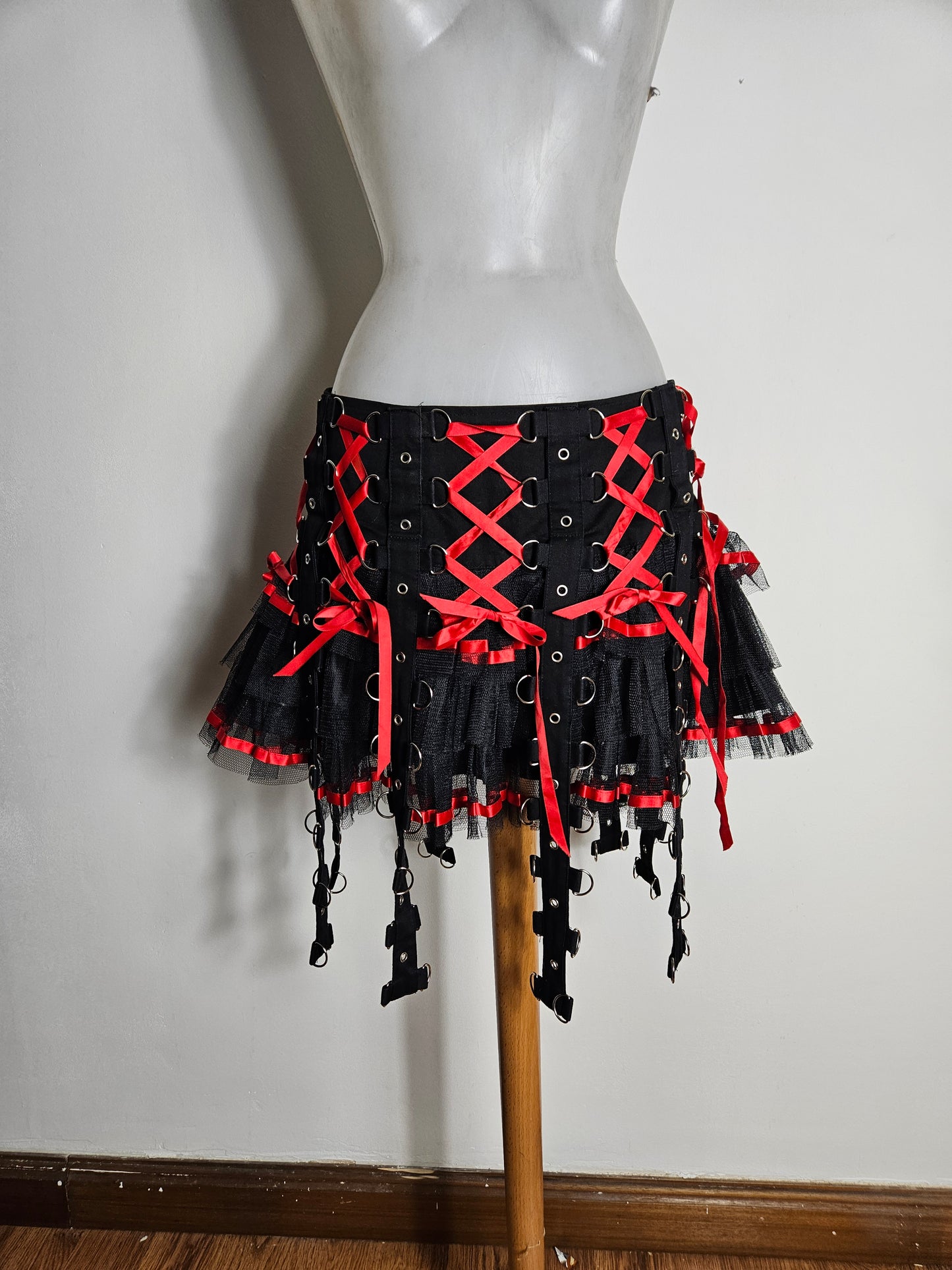 Chai Skirt Hell bunny rouge et noire