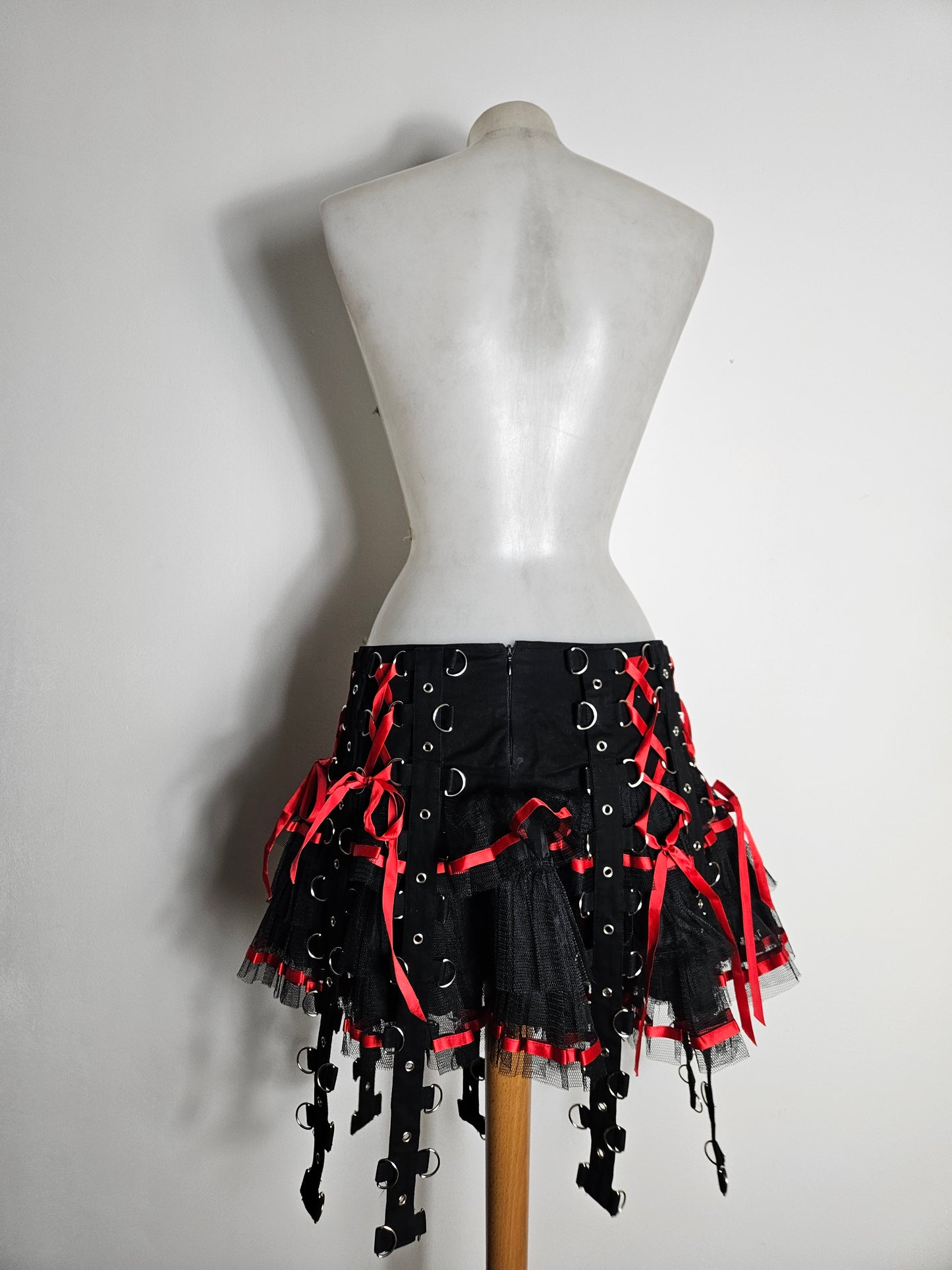 Chai Skirt Hell bunny rouge et noire