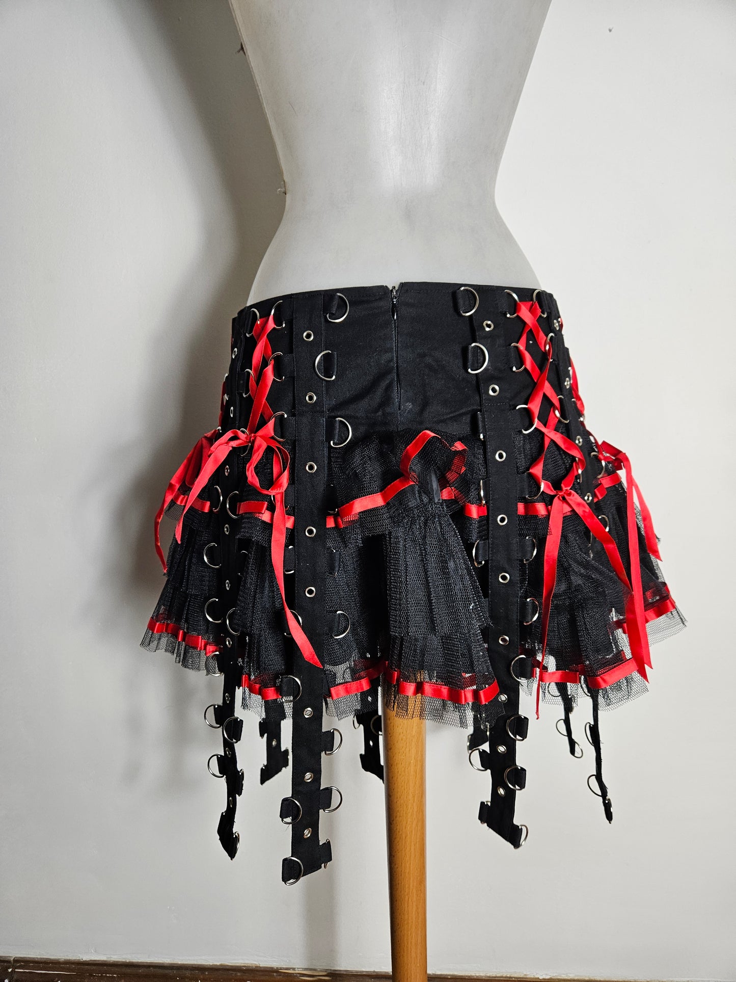 Chai Skirt Hell bunny rouge et noire